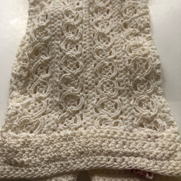 Elegant Cream Lace Gloves from the 30s or 40s. Gorgeous crochet gloves like new. - Picture 3 of 7